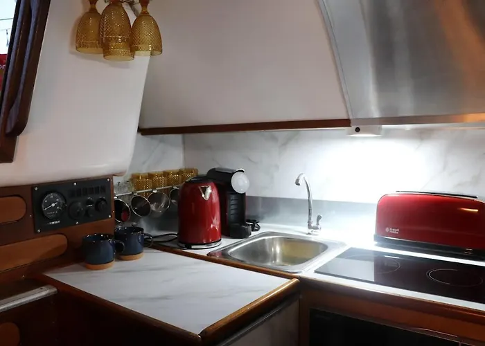 Sailboat Anand Bådhotel *