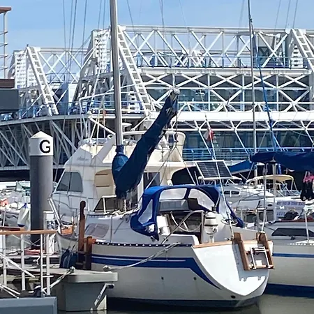 Sailboat Anand ספינת מלון