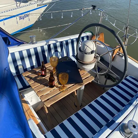 Sailboat Anand ספינת מלון *