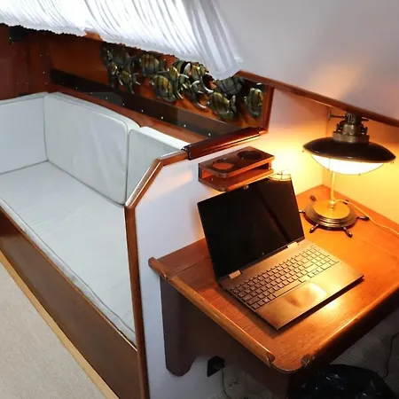 Sailboat Anand Ботель