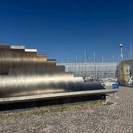 بوتيل Sailboat Anand *