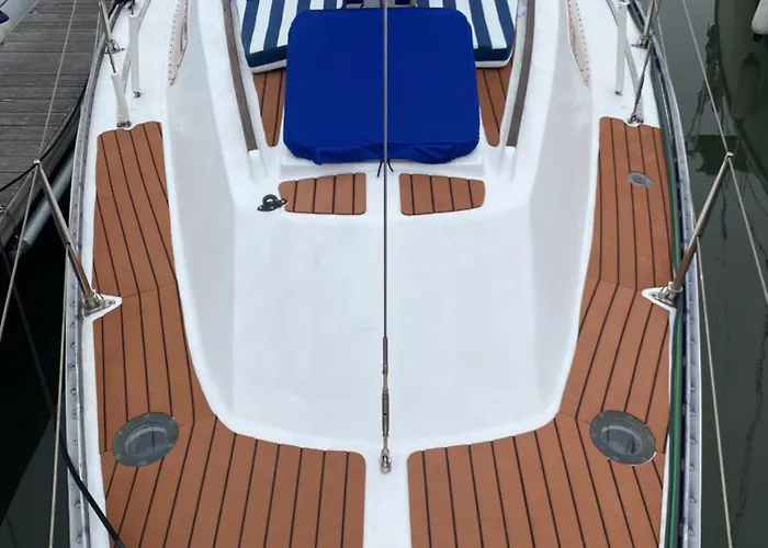 Sailboat Anand ספינת מלון