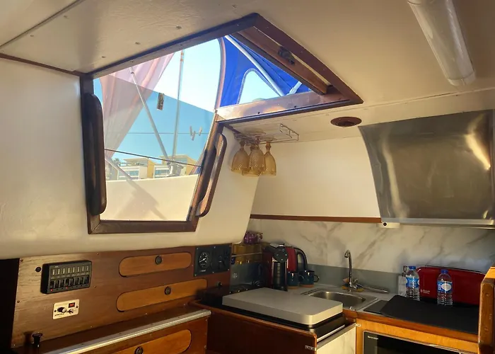 ספינת מלון Sailboat Anand ליסבון