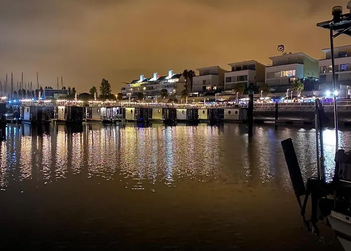 Sailboat Anand * ליסבון