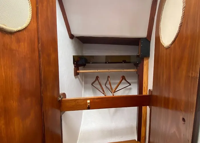 ספינת מלון Sailboat Anand ליסבון