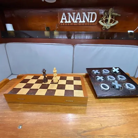 Sailboat Anand 船屋 *